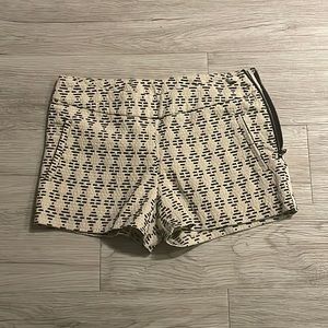 Kensie small black and cream patterned shorts - small
